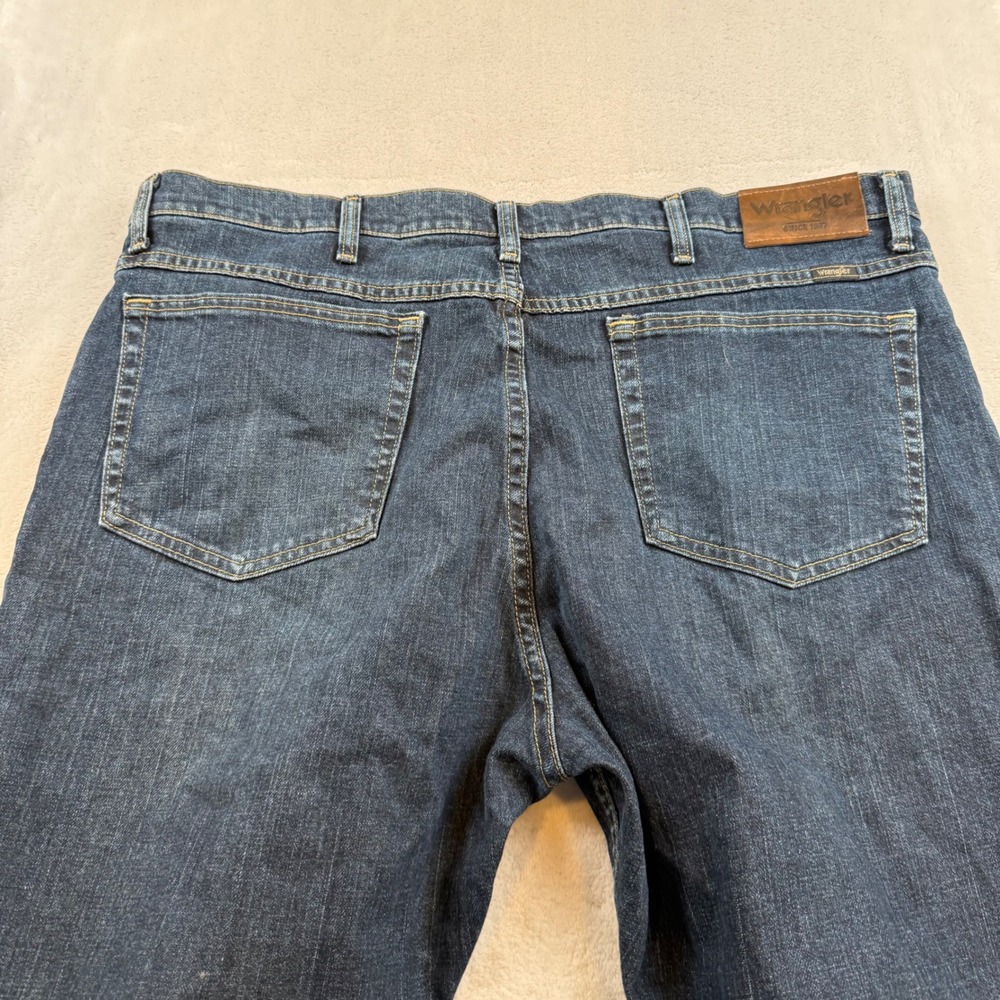 Wrangler Regular Fit Men's Jeans, Dark Wash Denim, Size 40x30 - Picture 5 of 8
